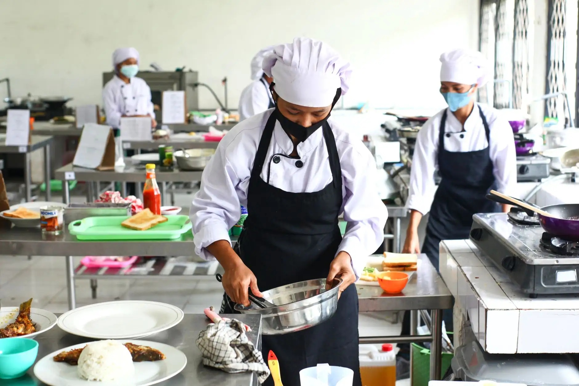 深圳电子科技行业观察：手机配件供应链的品质标准与选型趋势