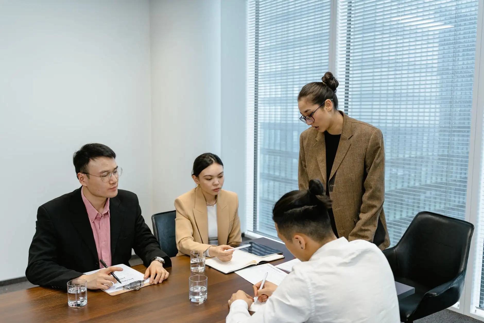 深圳南摩电子科技手机配件参数对比：充电器、数据线、保护壳性能分析